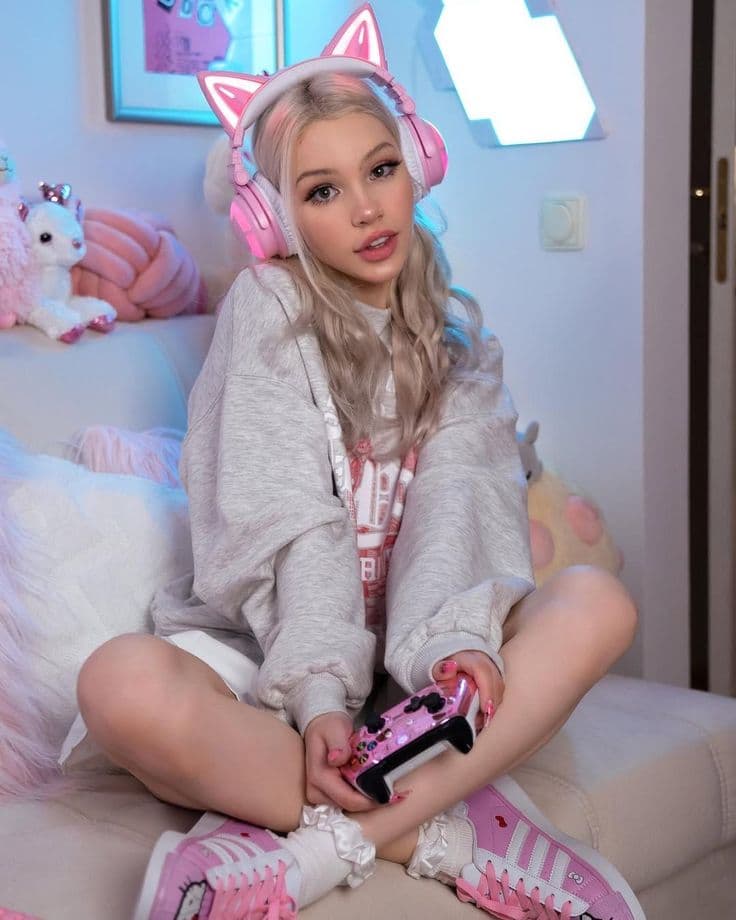 Belle Delphine background